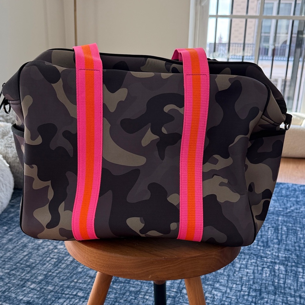 Queen of the Court Camouflage Pickleball Bag with Pink and Orange handles - Picture 4 of 4